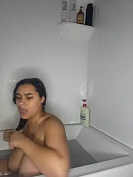 Snapshot of cinnaminnie chatting on March 2026 06:03:01 PM cinnaminnie online show from March 2026 06:03:01 PM