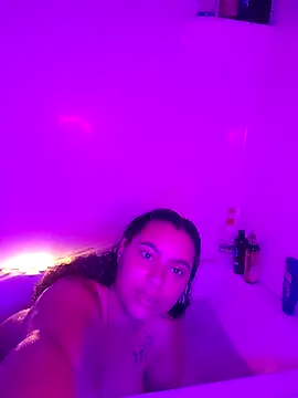 Snapshot of cinnaminnie chatting on March 2026 04:30:02 PM cinnaminnie online show from March 2026 04:30:02 PM