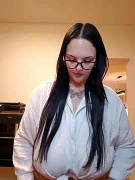 Jujuicy 97 online show from May 2026 09:32:01 PM