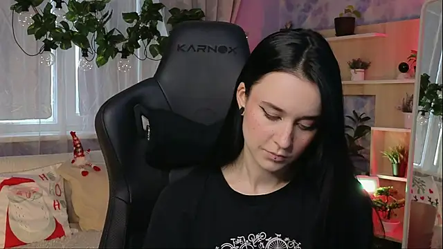 Snapshot of KiraLiLime chatting on February 2025 09:32:02 AM KiraLiLime online show from February 2025 09:32:02 AM