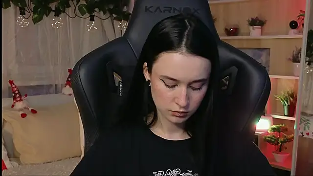 Snapshot of KiraLiLime chatting on February 2025 03:41:02 PM KiraLiLime online show from February 2025 03:41:02 PM