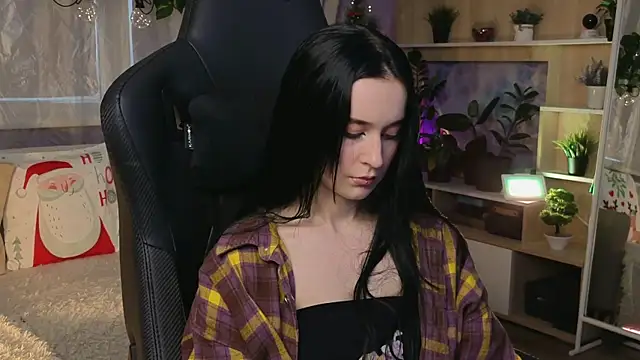 Snapshot of KiraLiLime chatting on February 2025 12:47:01 PM KiraLiLime online show from February 2025 12:47:01 PM