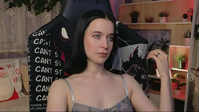 Snapshot of KiraLiLime chatting on February 2025 03:47:01 PM KiraLiLime online show from February 2025 03:47:01 PM