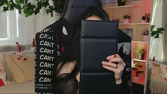 Snapshot of KiraLiLime chatting on February 2025 01:06:01 PM KiraLiLime online show from February 2025 01:06:01 PM