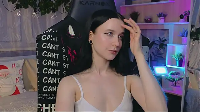 Snapshot of KiraLiLime chatting on February 2025 07:27:02 PM KiraLiLime online show from February 2025 07:27:02 PM