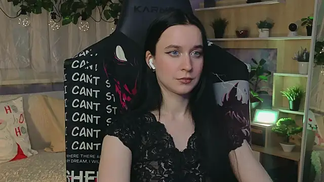 Snapshot of KiraLiLime chatting on March 2025 09:36:02 PM KiraLiLime online show from March 2025 09:36:02 PM