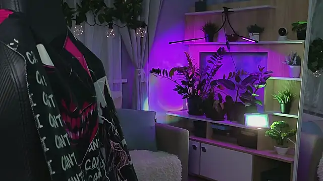 Snapshot of KiraLiLime chatting on March 2025 09:27:01 PM KiraLiLime online show from March 2025 09:27:01 PM