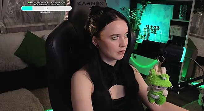 Snapshot of KiraLiLime chatting on October 2025 09:02:01 PM KiraLiLime online show from October 2025 09:02:01 PM