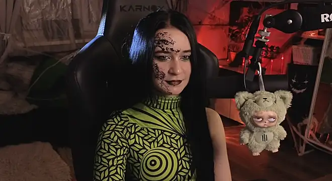 Snapshot of KiraLiLime chatting on October 2025 04:30:02 PM KiraLiLime online show from October 2025 04:30:02 PM