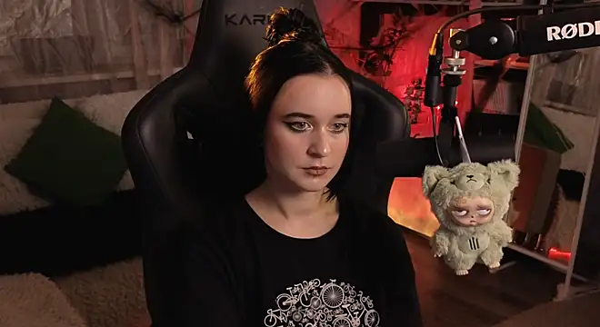 Snapshot of KiraLiLime chatting on November 2025 05:59:01 PM KiraLiLime online show from November 2025 05:59:01 PM