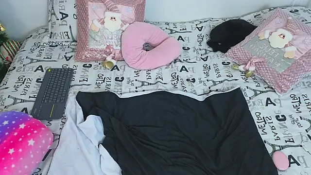 Snapshot of Lorenne_Miller chatting on December 2024 09:58:02 PM Lorenne Miller online show from December 2024 09:58:02 PM