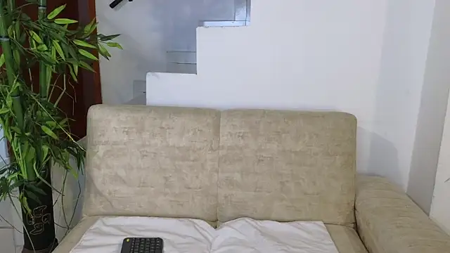 Snapshot of Lorenne_Miller chatting on September 2025 04:34:02 AM Lorenne Miller online show from September 2025 04:34:02 AM