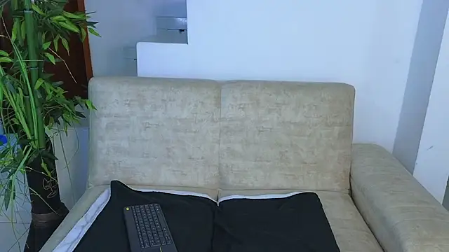 Snapshot of Lorenne_Miller chatting on September 2025 04:07:01 AM Lorenne Miller online show from September 2025 04:07:01 AM