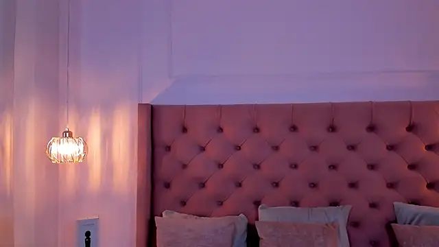 mia schwarz online show from September 2025 10:25:02 PM