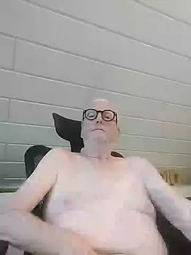 Snapshot of Greyhound70 chatting on October 2025 03:51:01 PM Greyhound70 online show from October 2025 03:51:01 PM