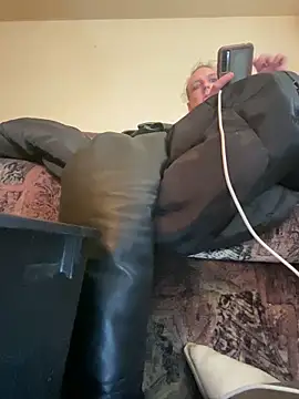 Snapshot of kikiwonderbar chatting on November 2025 12:48:01 PM kikiwonderbar online show from November 2025 12:48:01 PM