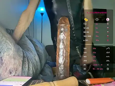 kikiwonderbar online show from June 2026 09:29:01 PM