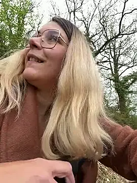 EmyLana online show from April 2026 07:57:02 AM