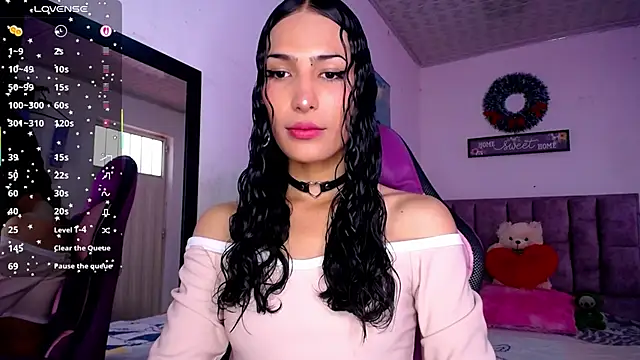 Lanna hott  online show from June 2026 06:36:02 PM