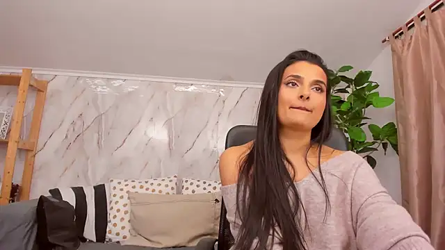 Snapshot of JennaPrice chatting on December 2024 06:31:01 PM JennaPrice online show from December 2024 06:31:01 PM