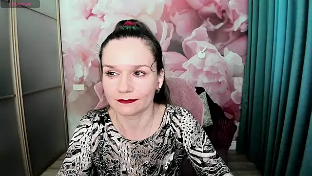 AriaGray online show from June 2026 04:12:02 PM