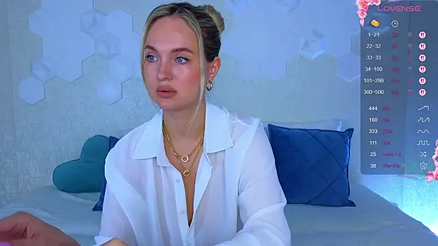 Snapshot of Lynna_Sparks chatting on September 2025 03:39:02 AM Lynna Sparks online show from September 2025 03:39:02 AM