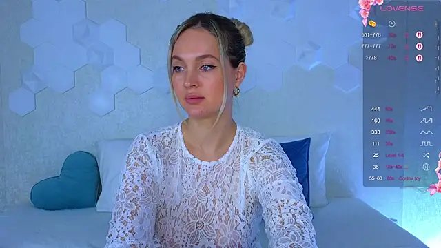 Snapshot of Lynna_Sparks chatting on October 2025 03:14:01 AM Lynna Sparks online show from October 2025 03:14:01 AM