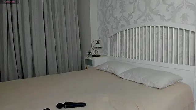 Eva  Lewis online show from April 2026 01:41:02 PM