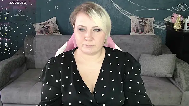 Snapshot of CuteHanna chatting on December 2025 10:24:01 AM CuteHanna online show from December 2025 10:24:01 AM