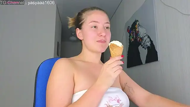Yassyaaa online show from May 2026 07:22:02 PM