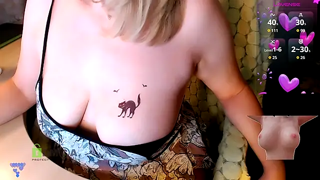 Snapshot of _-Luna-_ chatting on October 2025 08:43:01 PM -Luna- online show from October 2025 08:43:01 PM