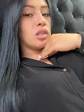 Sara luna  online show from June 2026 05:17:01 PM