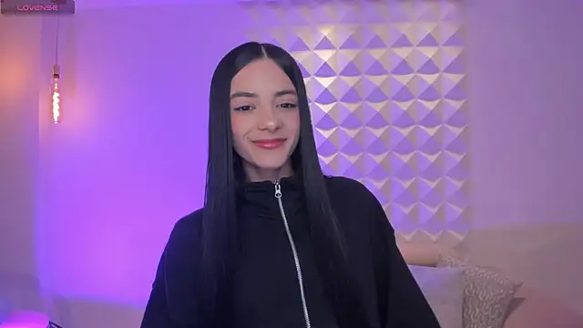 HannahJamesX online show from November 2025 05:07:01 PM