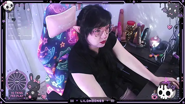 LiloMoon69 online show from June 2026 07:57:01 AM