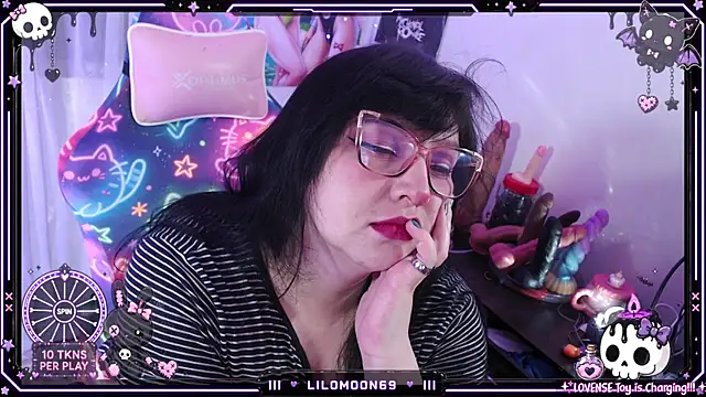 LiloMoon69 online show from July 2026 09:40:01 AM