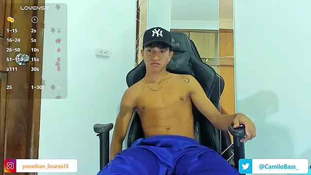 Snapshot of _CamiloBass chatting on December 2024 02:32:01 AM CamiloBass online show from December 2024 02:32:01 AM