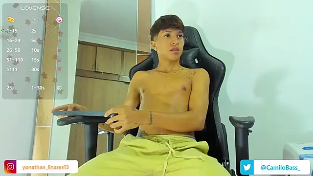 Snapshot of _CamiloBass chatting on December 2024 01:59:02 AM CamiloBass online show from December 2024 01:59:02 AM