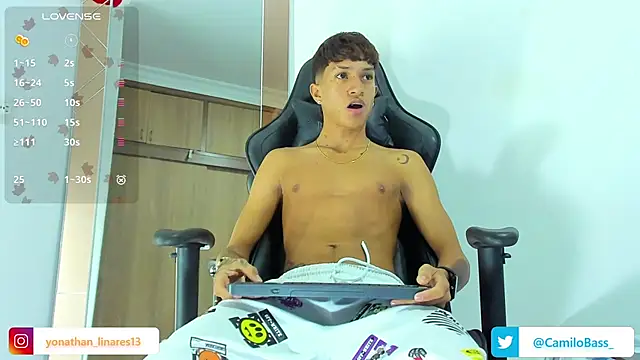 Snapshot of _CamiloBass chatting on January 2025 01:42:01 AM CamiloBass online show from January 2025 01:42:01 AM