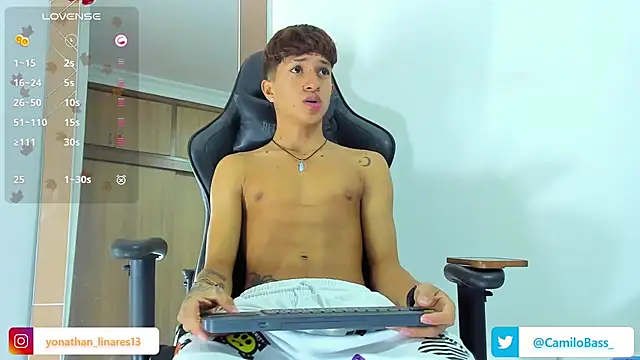 Snapshot of _CamiloBass chatting on January 2025 01:11:01 AM CamiloBass online show from January 2025 01:11:01 AM