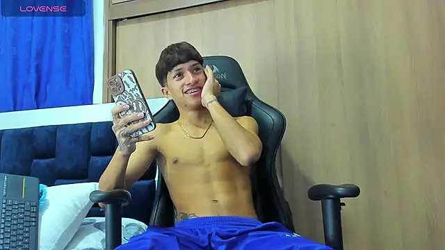 Snapshot of _CamiloBass chatting on January 2025 01:11:02 AM CamiloBass online show from January 2025 01:11:02 AM