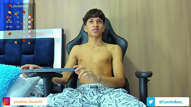 Snapshot of _CamiloBass chatting on February 2025 01:11:01 AM CamiloBass online show from February 2025 01:11:01 AM