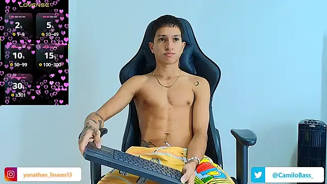 Snapshot of _CamiloBass chatting on October 2025 07:47:01 PM CamiloBass online show from October 2025 07:47:01 PM