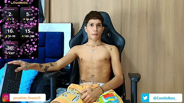 Snapshot of _CamiloBass chatting on November 2025 11:48:01 PM CamiloBass online show from November 2025 11:48:01 PM