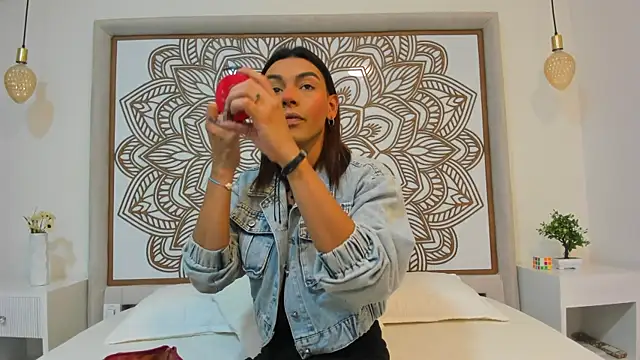 Maiskeen Zamara online show from December 2024 08:49:02 PM