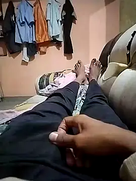 Snapshot of broo245 chatting on January 2025 03:40:01 PM broo245 online show from January 2025 03:40:01 PM