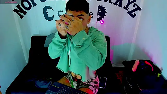 Piggy Eddy online show from November 2025 05:18:02 AM