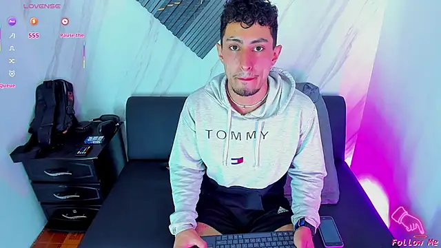 Snapshot of Piggy_Eddy chatting on November 2025 07:38:01 PM Piggy Eddy online show from November 2025 07:38:01 PM