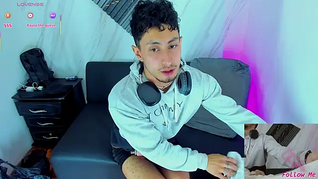 Snapshot of Piggy_Eddy chatting on November 2025 08:45:01 PM Piggy Eddy online show from November 2025 08:45:01 PM