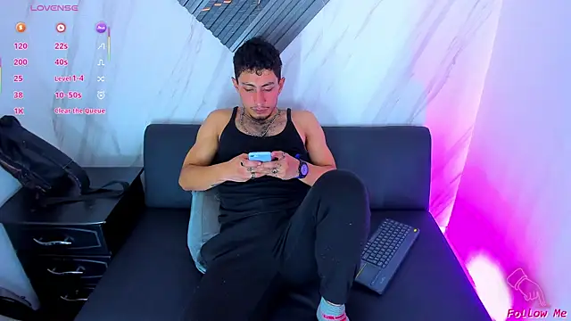 Snapshot of Piggy_Eddy chatting on December 2025 08:29:01 PM Piggy Eddy online show from December 2025 08:29:01 PM