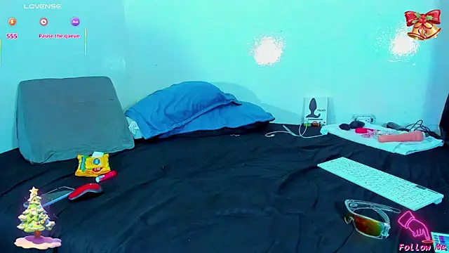 Snapshot of Piggy_Eddy chatting on December 2025 01:47:01 AM Piggy Eddy online show from December 2025 01:47:01 AM